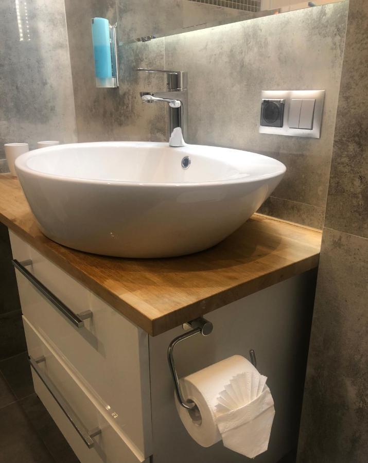 Piekarnia Apartamenty Manufaktura, Parking, Dostep Na Kod, Klima, 1-3 Pokoje, Prywatna Kamienica Лодзь Экстерьер фото